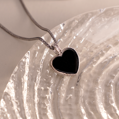 Mocui heart-shaped pendant