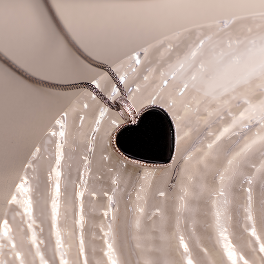 Mocui heart-shaped pendant