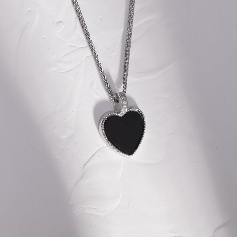 Mocui heart-shaped pendant